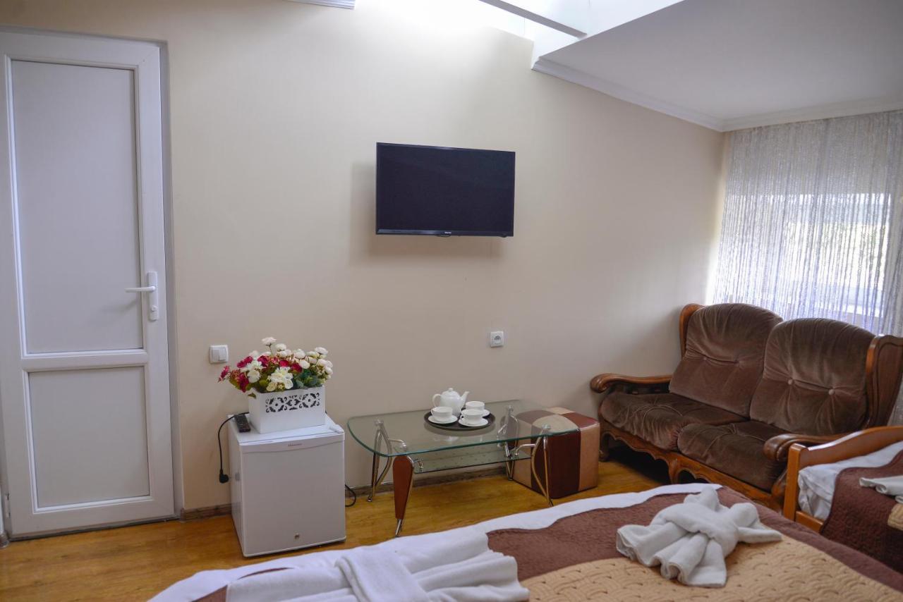 Hotel Victoria Боржоми Екстериор снимка